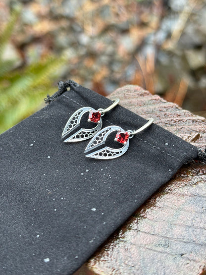 Garnet Arc - Earrings in Sterling Silver