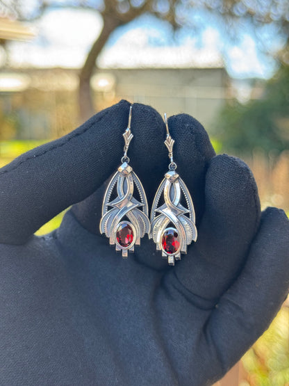 Garnet - Earrings in Sterling Silver