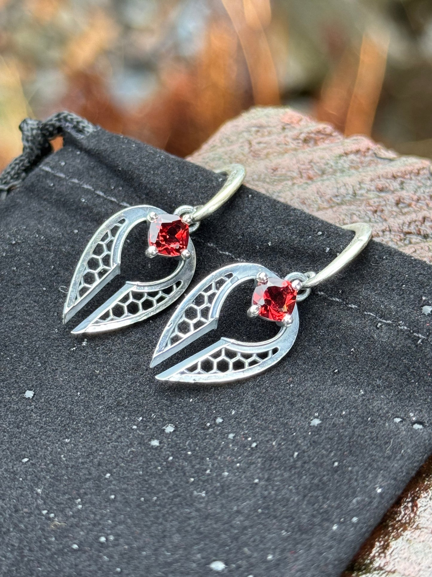 Garnet Arc - Earrings in Sterling Silver