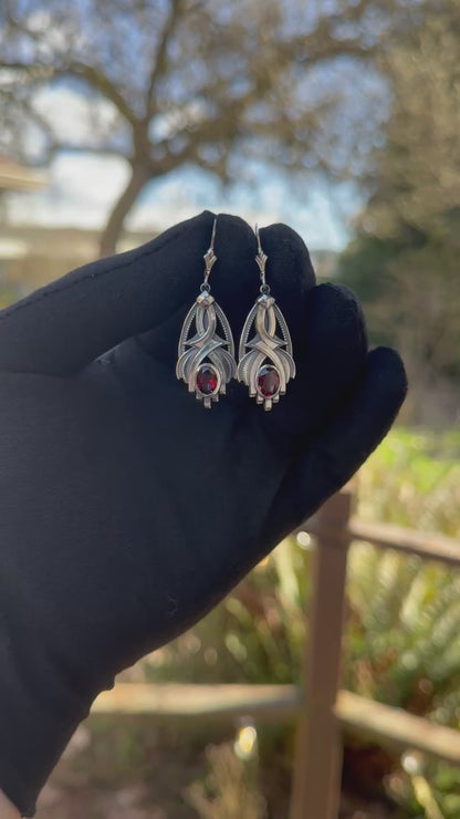 Garnet - Earrings in Sterling Silver