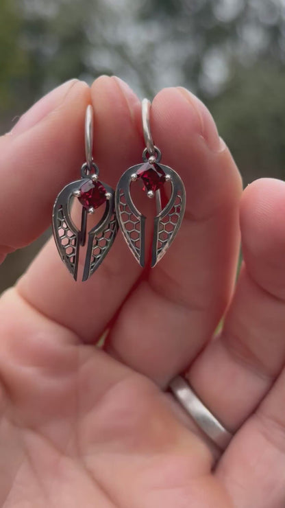 Garnet Arc - Earrings in Sterling Silver